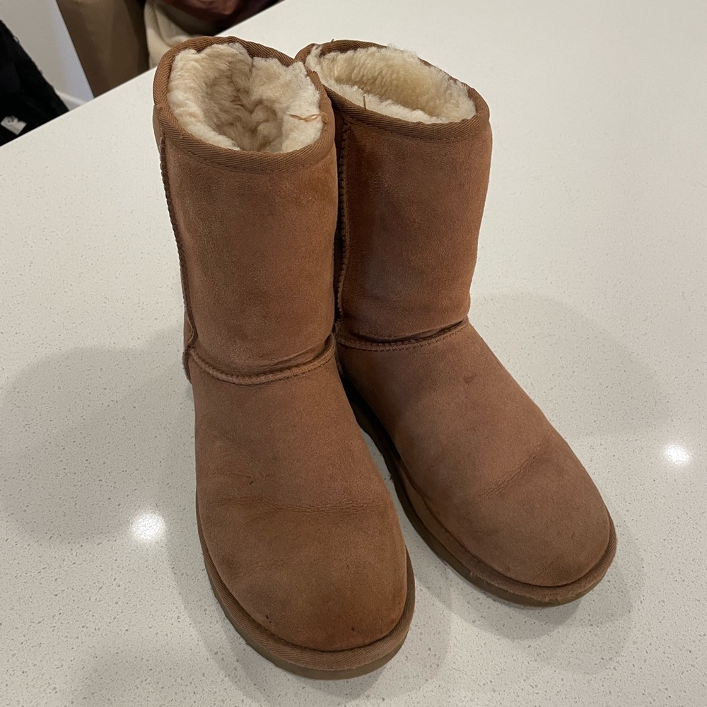 UGG Classic Short II